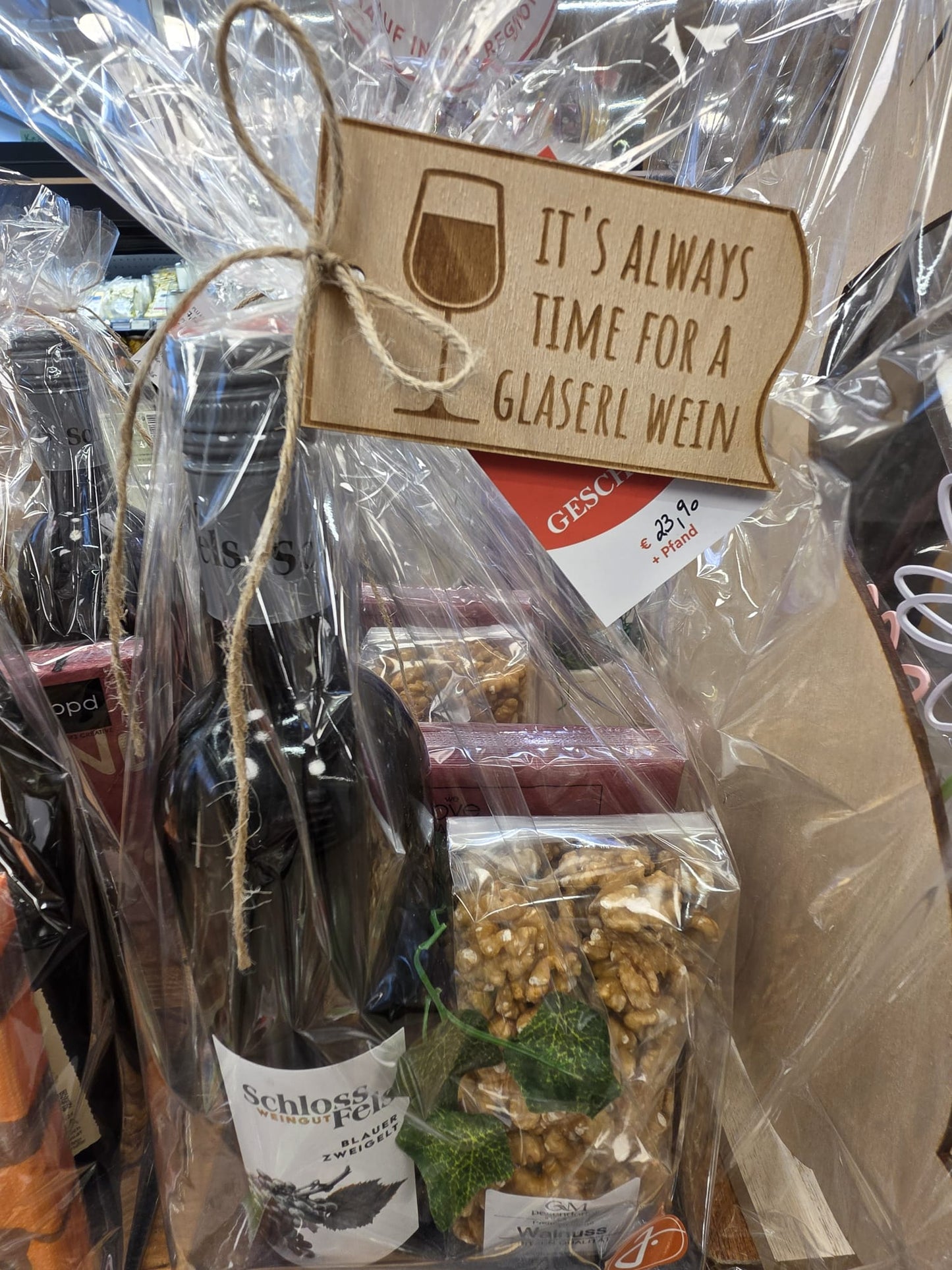 "It´s always time for a Glaserl Wein"