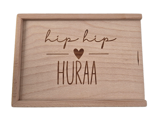 "hip hip Hurra" Holzbox mit Schiebedeckel